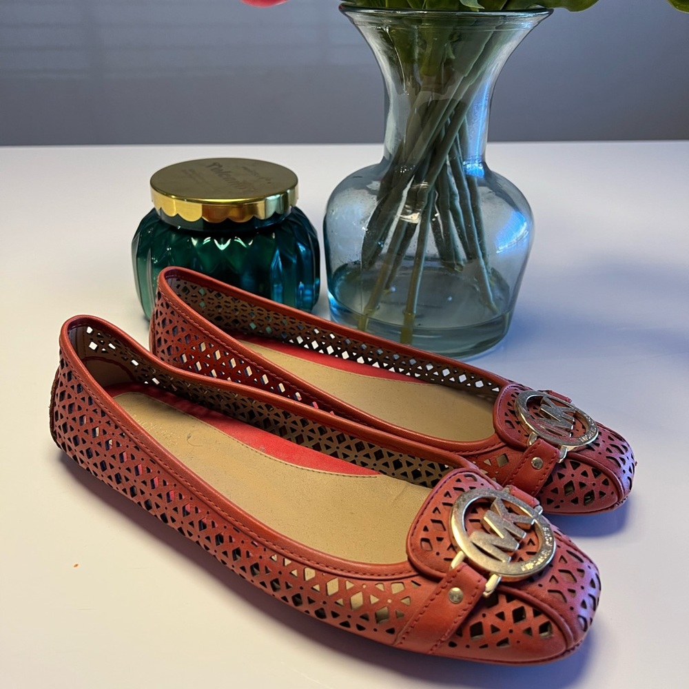 Michael Kors salmon colored flats size 8 - Picture 4 of 4